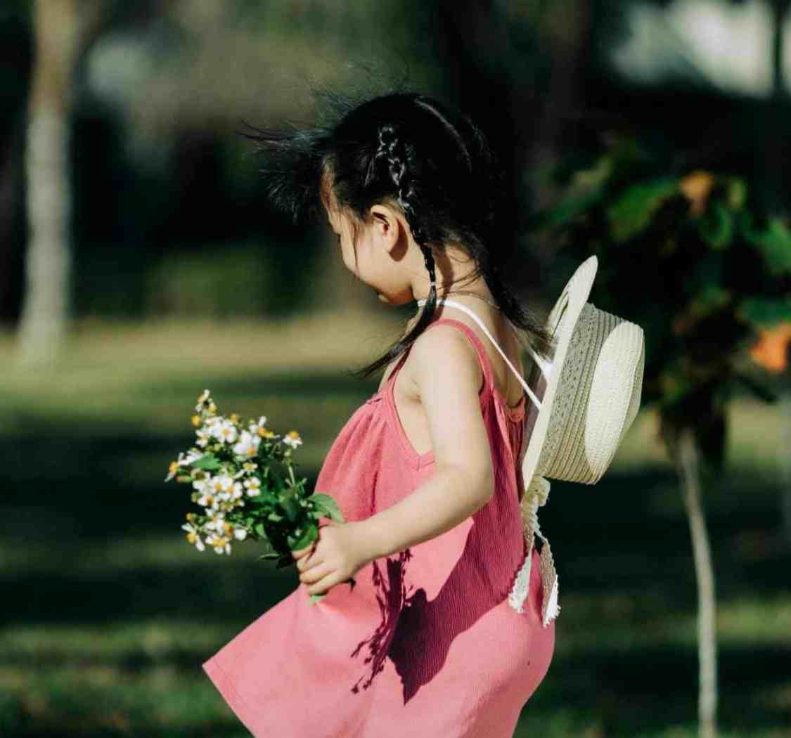 快乐是养自己的心，而不是别人的眼。